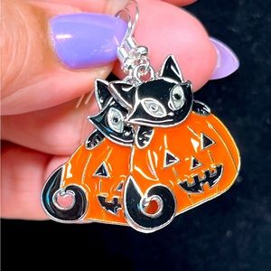 2/20 🎃Cute cat Halloween pumpkin with silver earrings-hypoallergenic